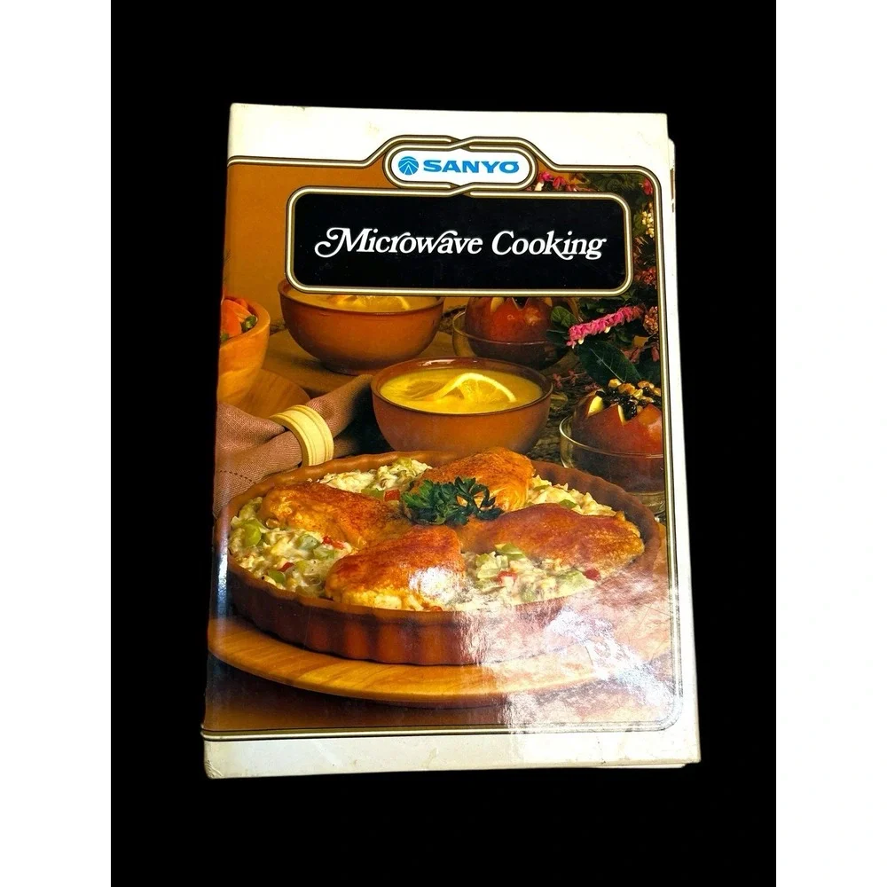 Sanyo Microwave Cooking Vintage Cookbook‎ Book 1982 Ring bound Printed In Japan